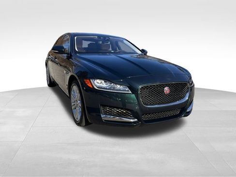 Used 2017 Jaguar XF Premium image 7