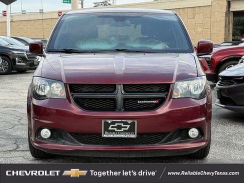 Used 2019 Dodge Grand Caravan SE FWD image 3