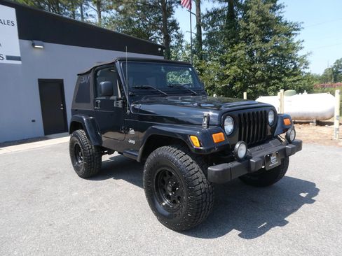 Used 2004 Jeep Wrangler Sahara AWD/4WD image 3