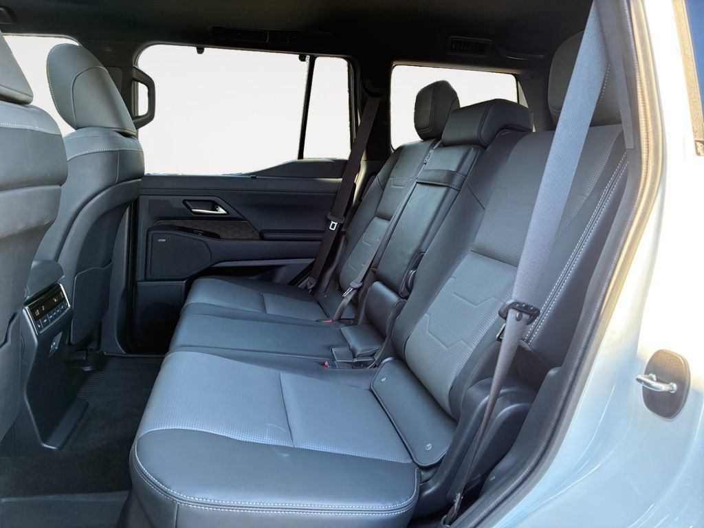Used 2024 Lexus GX 550 w/ Accessory Package (2T) AWD/4WD image 13