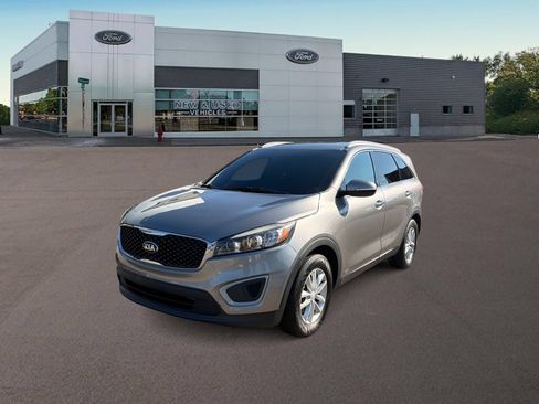 Used 2017 Kia Sorento FWD w/ LX Convenience Package image 4