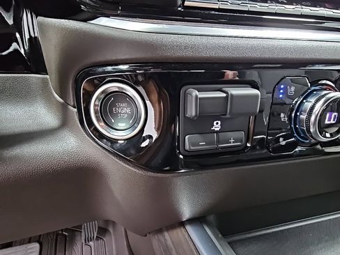 New 2025 GMC Sierra 2500 SLT image 21