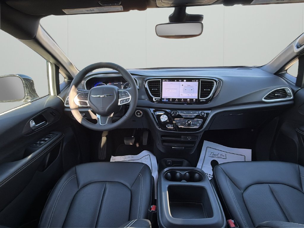 Used 2026 Chrysler Pacifica Select FWD image 14