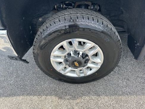 Used 2024 Chevrolet Silverado 2500 LT image 45