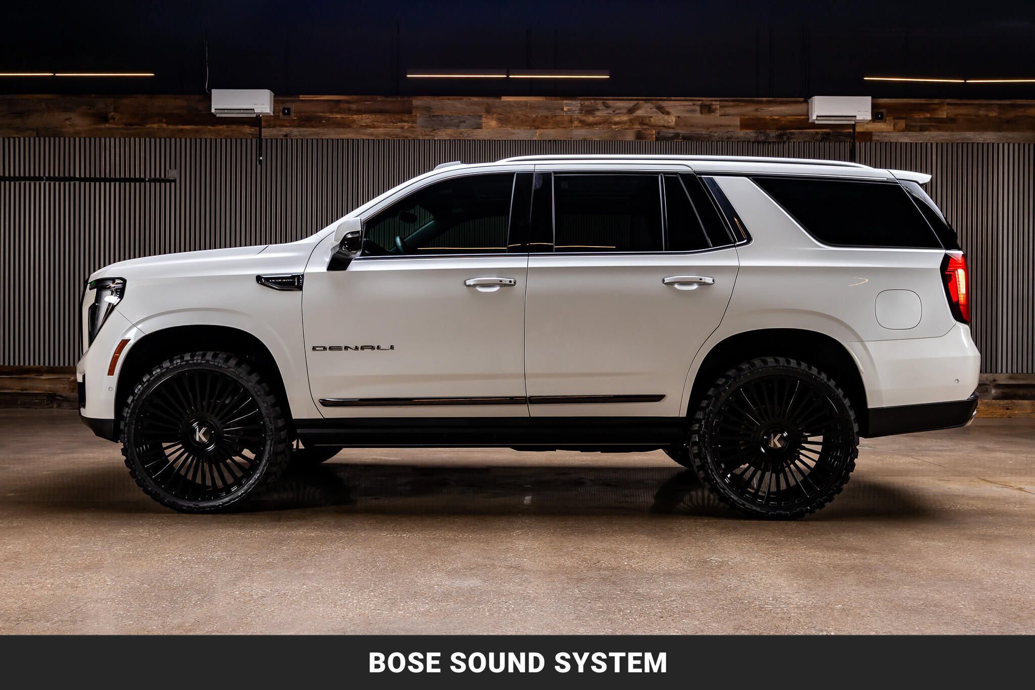 Used 2025 GMC Yukon Denali Ultimate w/ LPO, Floor Liner Package AWD/4WD image 6