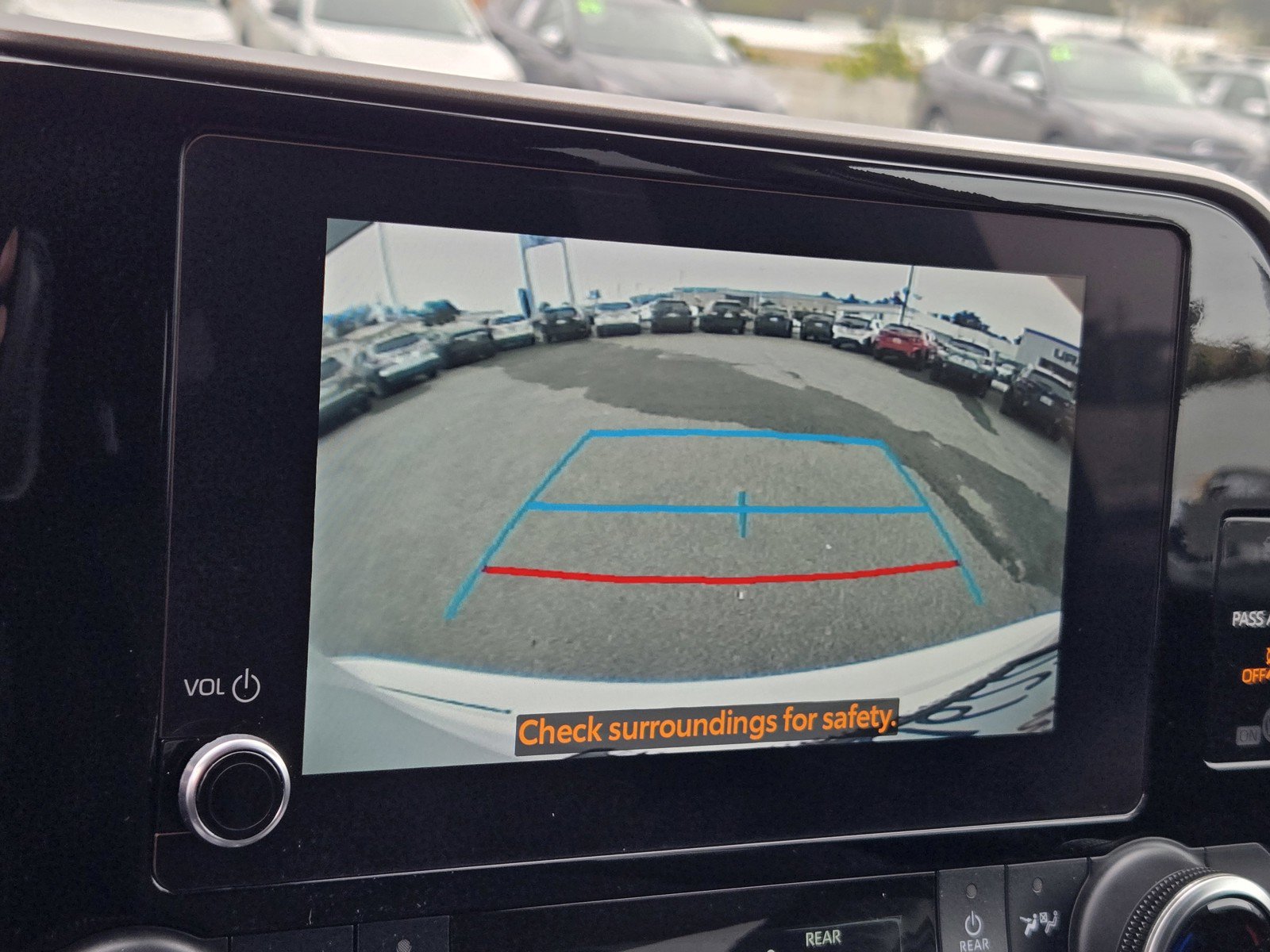 Used 2023 Toyota Highlander LE FWD image 17