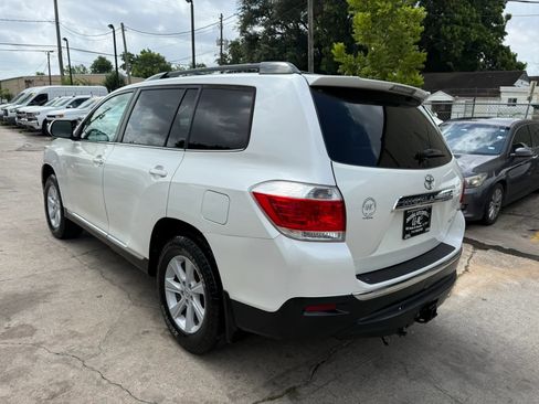 Used 2013 Toyota Highlander Plus AWD/4WD image 5