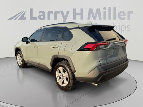 Used 2021 Toyota RAV4 XLE w/ Convenience Package FWD image 3