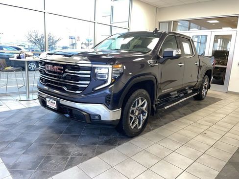 Used 2025 GMC Sierra 1500 SLT w/ SLT Premium Package image 2