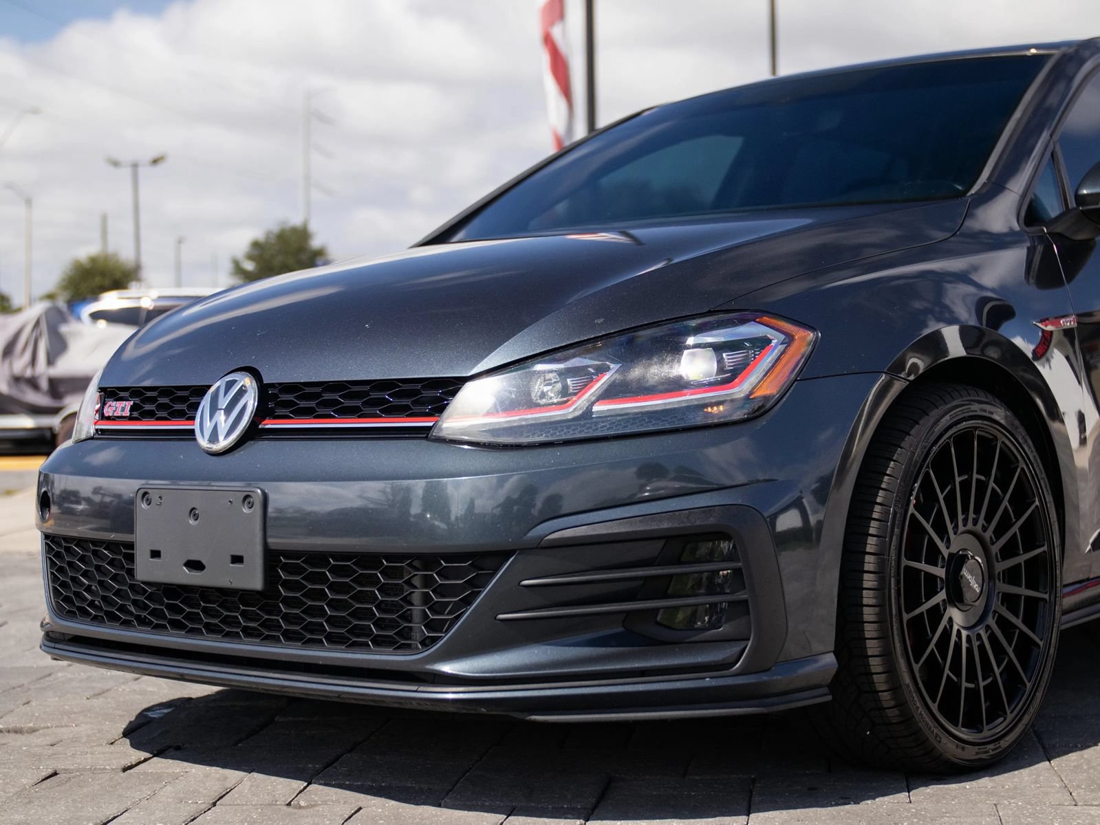 Used 2020 Volkswagen GTI SE FWD image 5