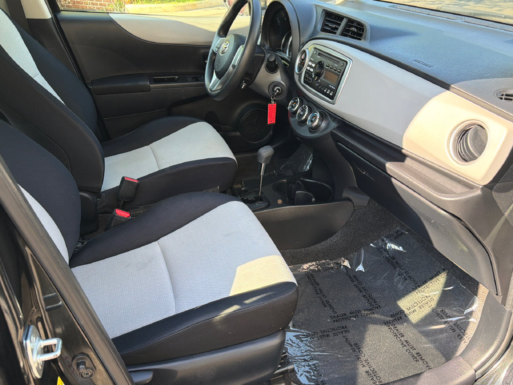 Used 2012 Toyota Yaris LE FWD image 7
