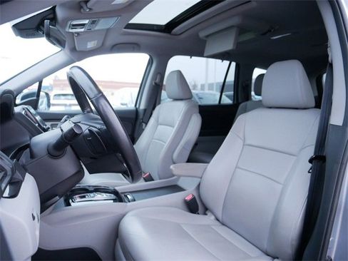 Used 2019 Honda Pilot Touring image 15