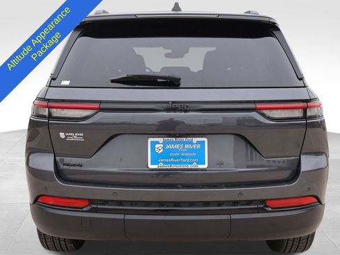 Used 2023 Jeep Grand Cherokee Altitude AWD/4WD image 4