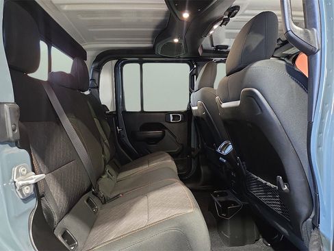 Used 2025 Jeep Gladiator Mojave image 10