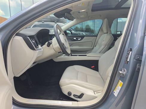 Used 2024 Volvo S60 B5 Plus w/ Climate Package FWD image 9