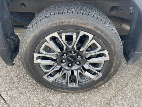 Used 2024 GMC Sierra 1500 Denali Ultimate AWD/4WD image 7