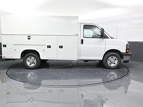 New 2025 Chevrolet Express 3500 w/ Power Convenience Package image 8