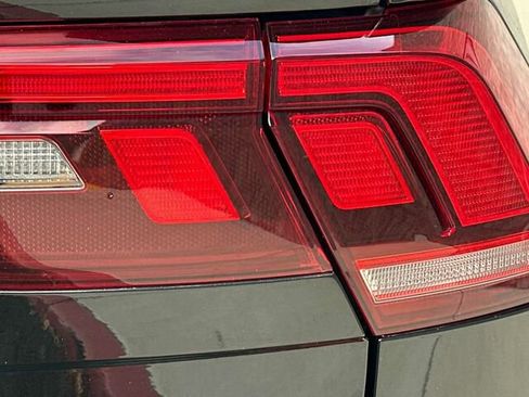 Used 2022 Volkswagen Tiguan SE R-Line image 34