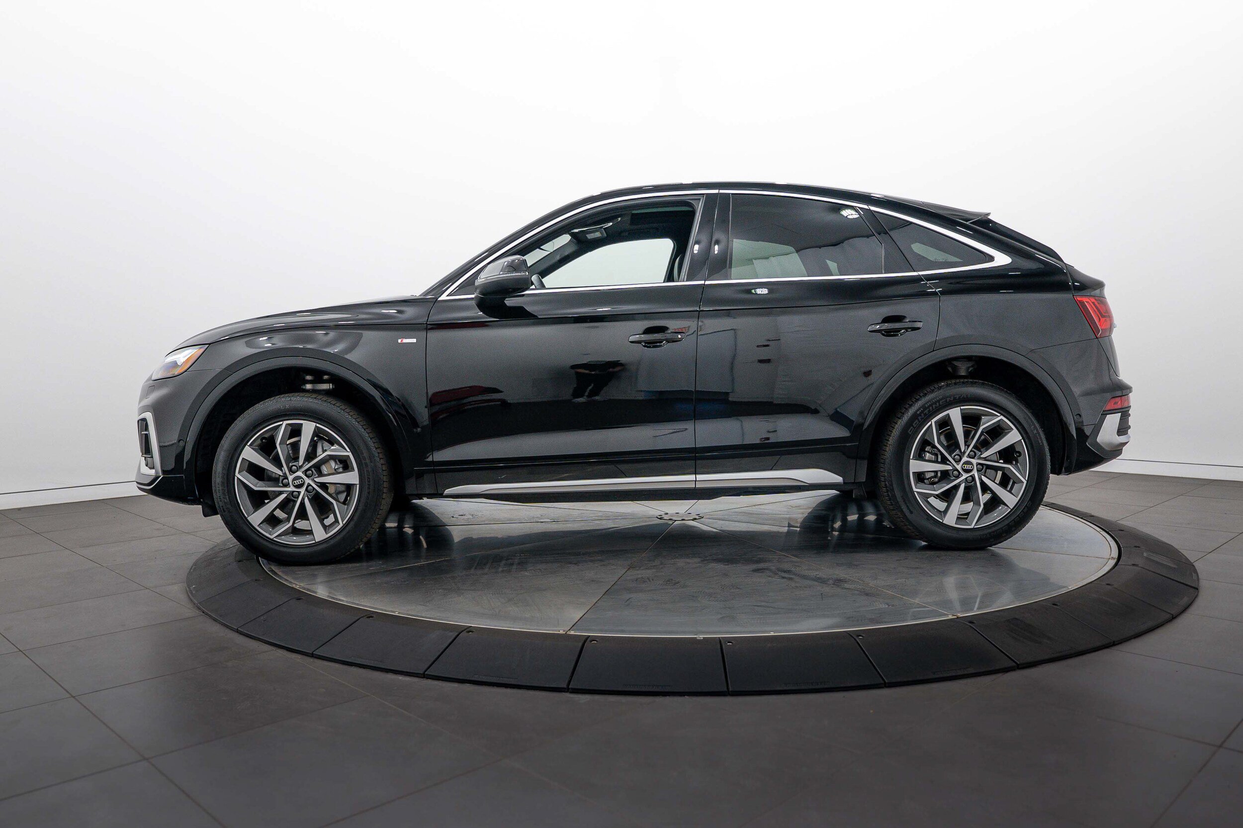 Certified 2023 Audi Q5 2.0T Prestige w/ Prestige Package AWD/4WD image 6