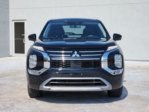 Used 2025 Mitsubishi Outlander SE AWD/4WD image 3