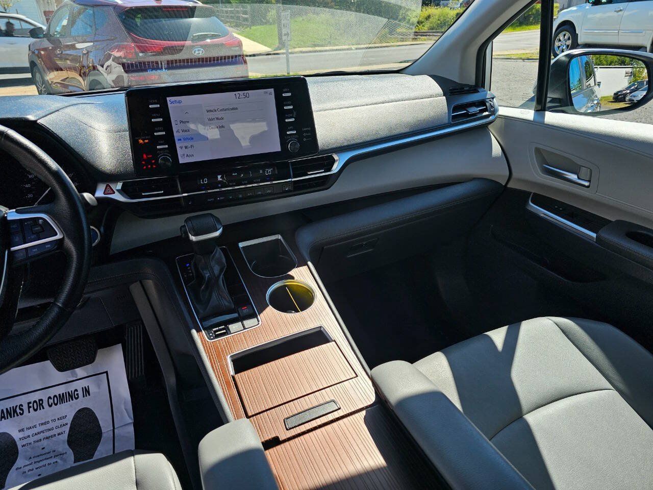 Used 2023 Toyota Sienna XLE FWD image 14