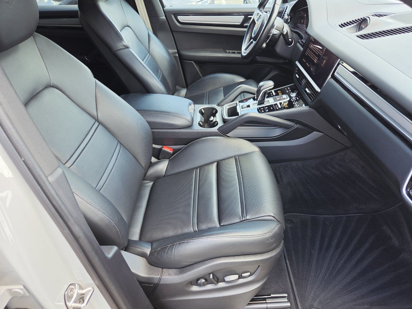 Used 2022 Porsche Cayenne S AWD/4WD image 14
