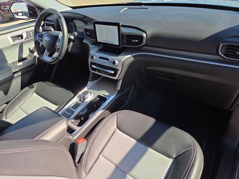 Certified 2022 Ford Explorer XLT w/ Equipment Group 202A image 18