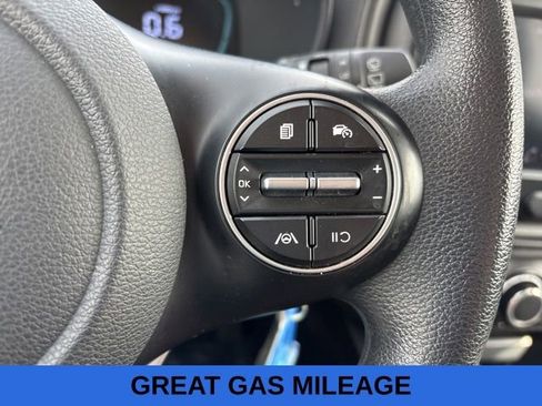 Used 2025 Kia Soul LX w/ LX Technology Package FWD image 9