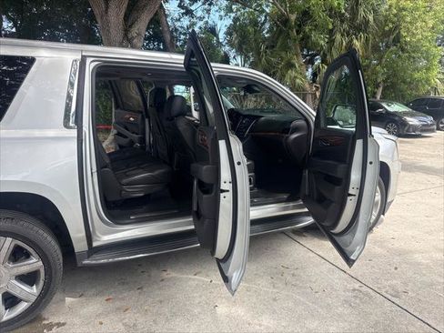 Used 2018 Cadillac Escalade ESV Luxury RWD image 16