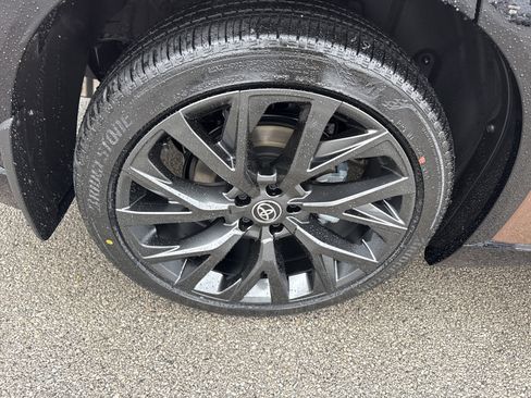 New 2025 Toyota Crown Signia Limited image 10