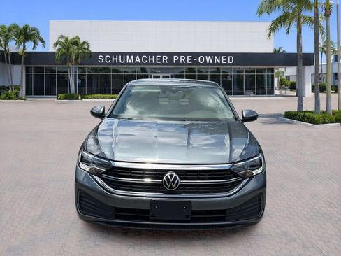 Used 2024 Volkswagen Jetta SE FWD image 2