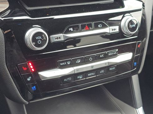 Used 2022 Ford Explorer Limited w/ Equipment Group 301A image 29