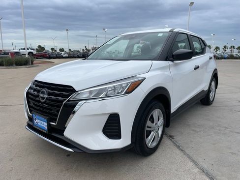 Used 2024 Nissan Kicks S image 5