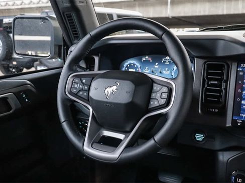 New 2025 Ford Bronco Badlands image 16