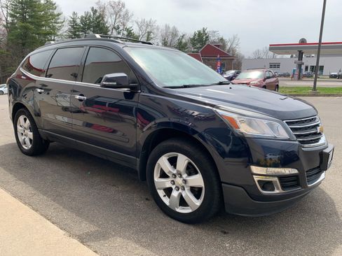 Used 2017 Chevrolet Traverse LT w/ Style and Technology Package AWD/4WD image 3