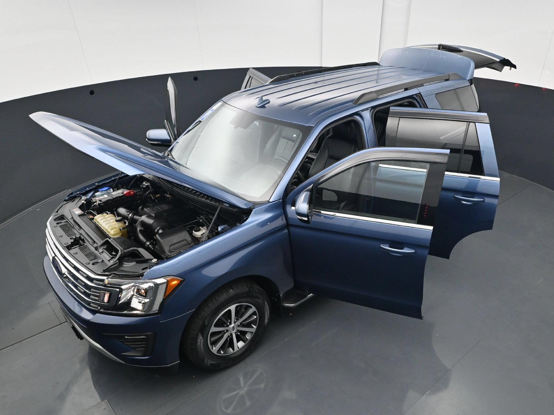 Used 2019 Ford Expedition XLT w/ Equipment Group 202A AWD/4WD image 43