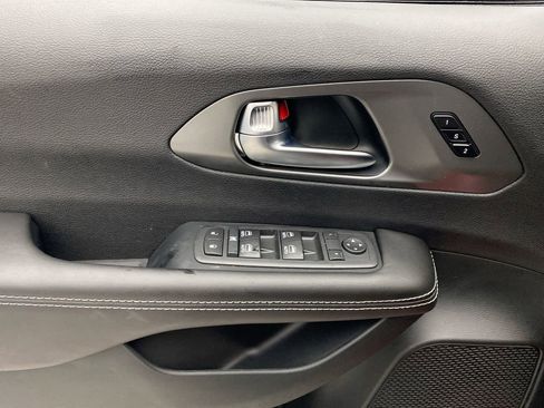 New 2026 Chrysler Pacifica Select w/ S Appearance Package image 11