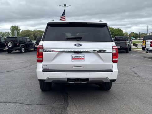 Used 2018 Ford Expedition XLT w/ Equipment Group 202A AWD/4WD image 6