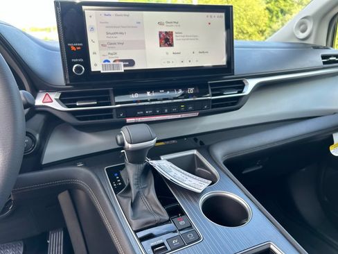 New 2026 Toyota Sienna XLE AWD/4WD image 17