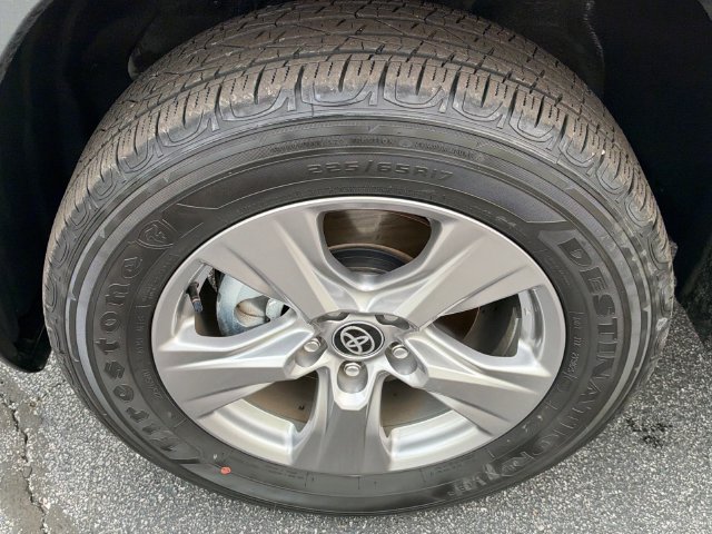 Used 2025 Toyota RAV4 XLE FWD image 10