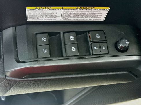 Certified 2020 Toyota Tacoma TRD Off-Road AWD/4WD image 19