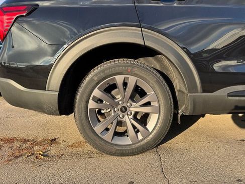 New 2026 Ford Explorer Active w/ Active Comfort Package image 8