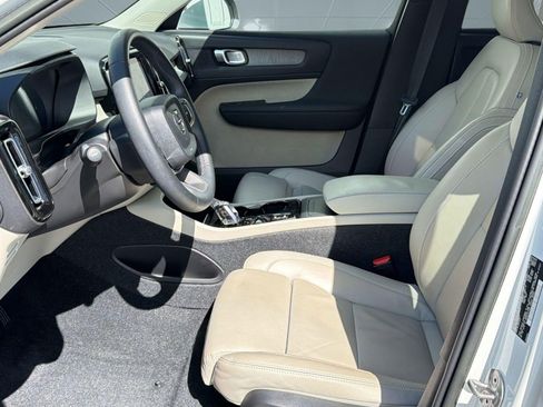 Certified 2023 Volvo XC40 B5 Plus w/ Protection Package Premier image 5