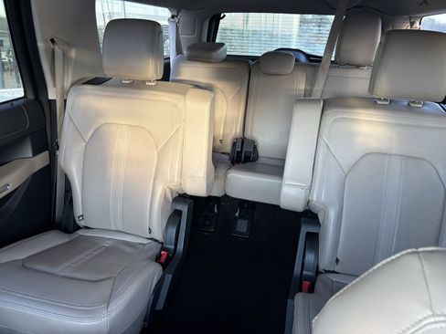 Used 2023 Ford Expedition Max Limited image 4