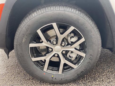 Certified 2023 Jeep Grand Cherokee Limited w/ Luxury Tech Group II image 12