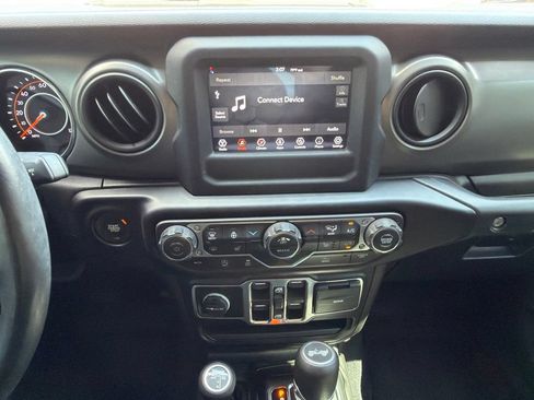Used 2022 Jeep Wrangler Unlimited Sport AWD/4WD image 25