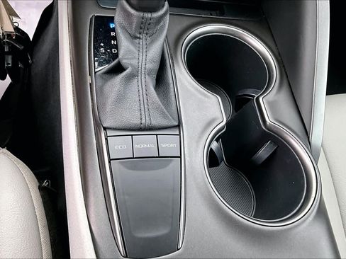 Used 2022 Toyota Camry SE FWD image 33