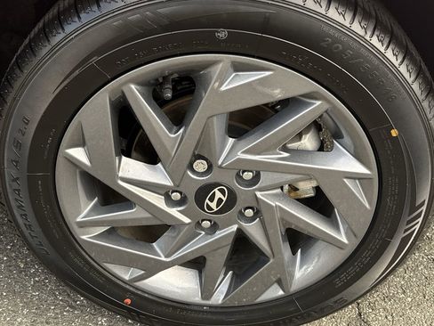 Certified 2024 Hyundai Elantra SEL image 10