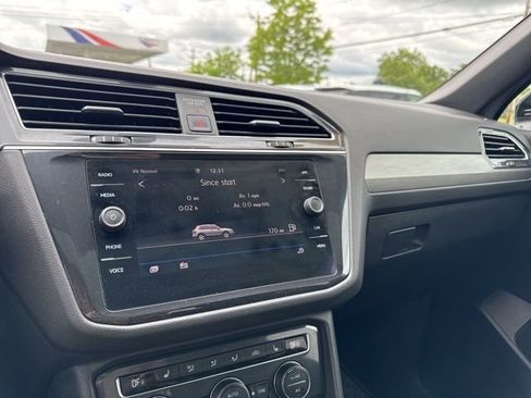 Used 2020 Volkswagen Tiguan SE R-Line AWD/4WD image 12