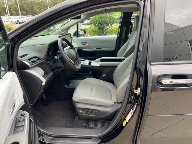 Used 2025 Toyota Sienna XLE w/ XLE Plus Package AWD/4WD image 24